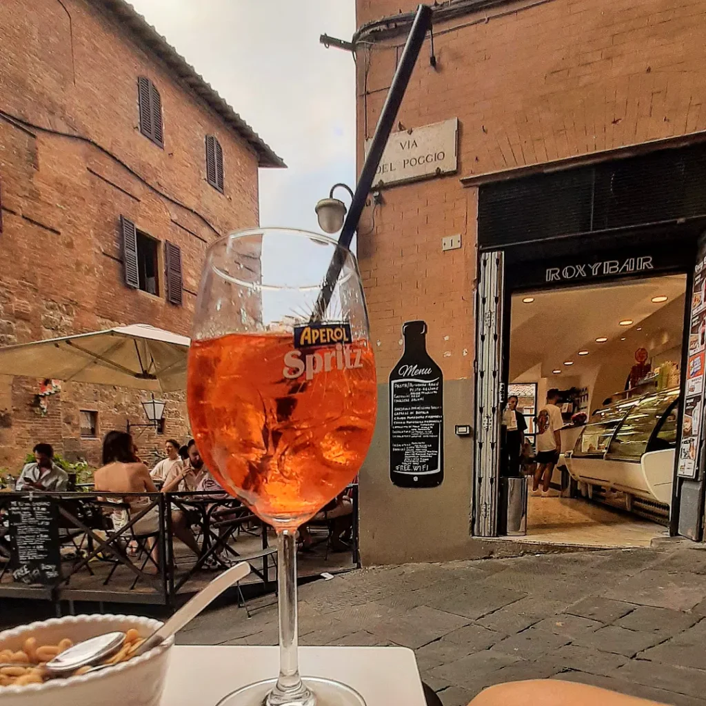 osteria bonelli Bar Roxi Siena centro Il bar al piano superiore di Osteria Bonelli